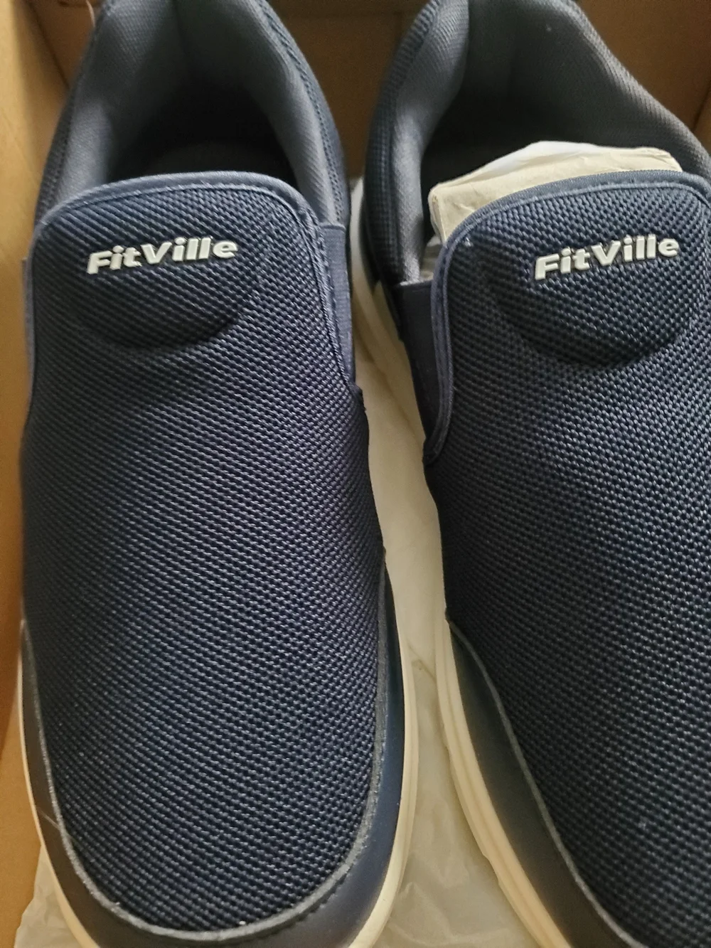 Men's Navy Fitville Sneakers Heel And Arch Support Size 9W... New In Box